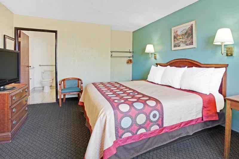 Super 8 By Wyndham Downtown Conv Center Hotel 3*