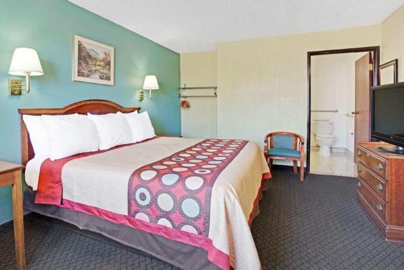 Super 8 By Wyndham Downtown Conv Center Hotel 3*