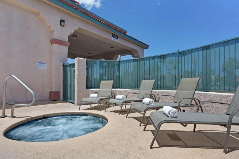 Super 8 By Wyndham Downtown Conv Center Hotel Tucson