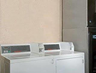 Hotel Super 8 By Wyndham Downtown Conv Center 3*