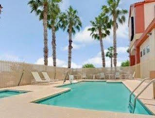 Hotel Super 8 By Wyndham Downtown Conv Center 3*